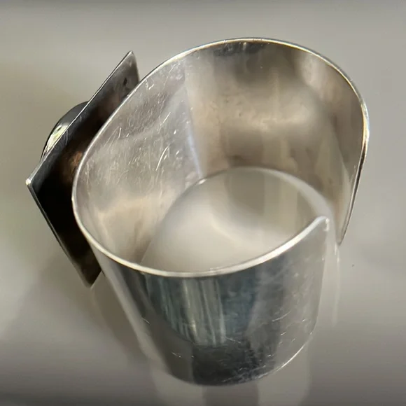 Mary Kay Sterling Silver Vintage Modernist Onyx Cuff Bracelet - Picture 10 of 17